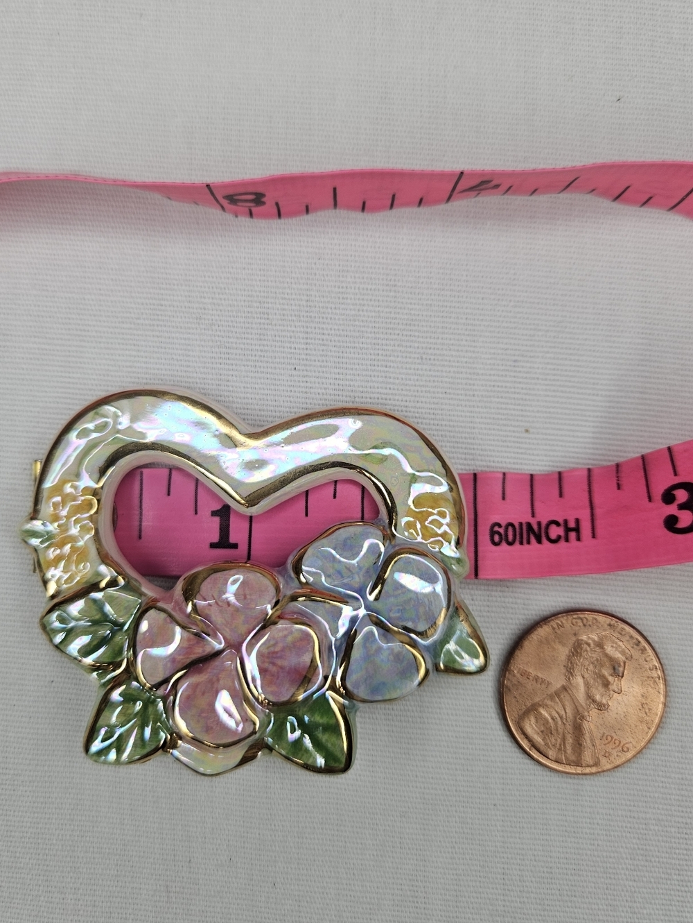 Vintage Iridescent Ceramic Floral Heart Brooch – Hand-Painted Excellent Cond. - Picture 6 of 8